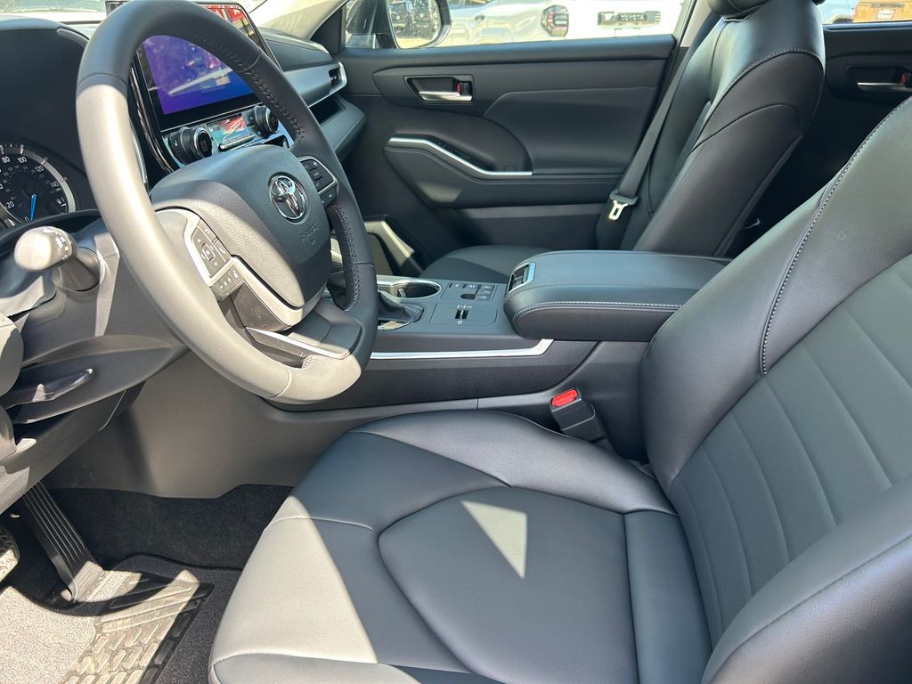 New 2026 Toyota Highlander Hybrid SUV