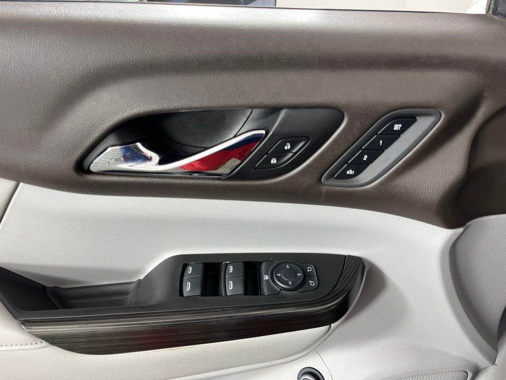 Thumbnail: 2017 GMC Acadia - 26