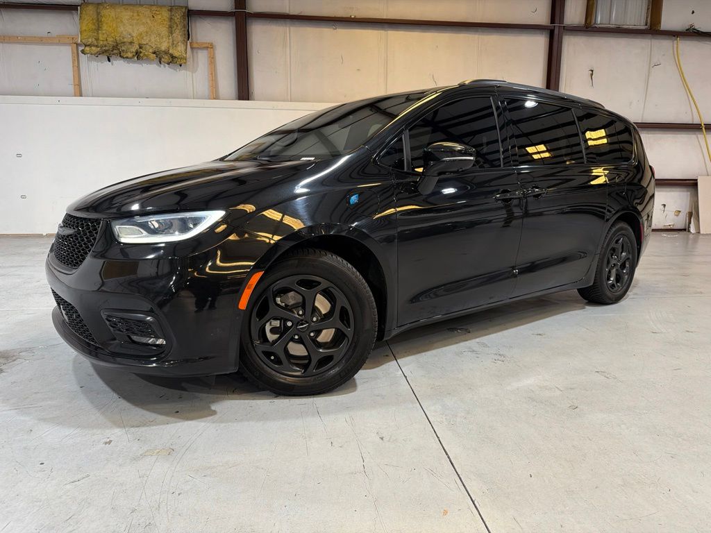 2021 Chrysler Pacifica Hybrid Limited FWD