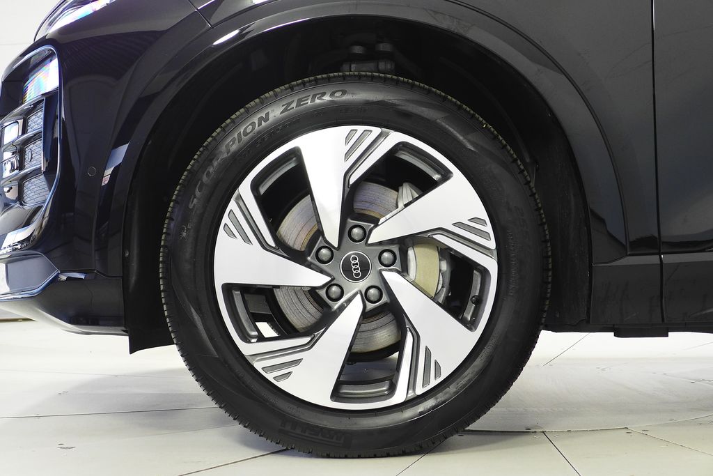 Thumbnail: 2025 Audi Q6 e-tron - 5