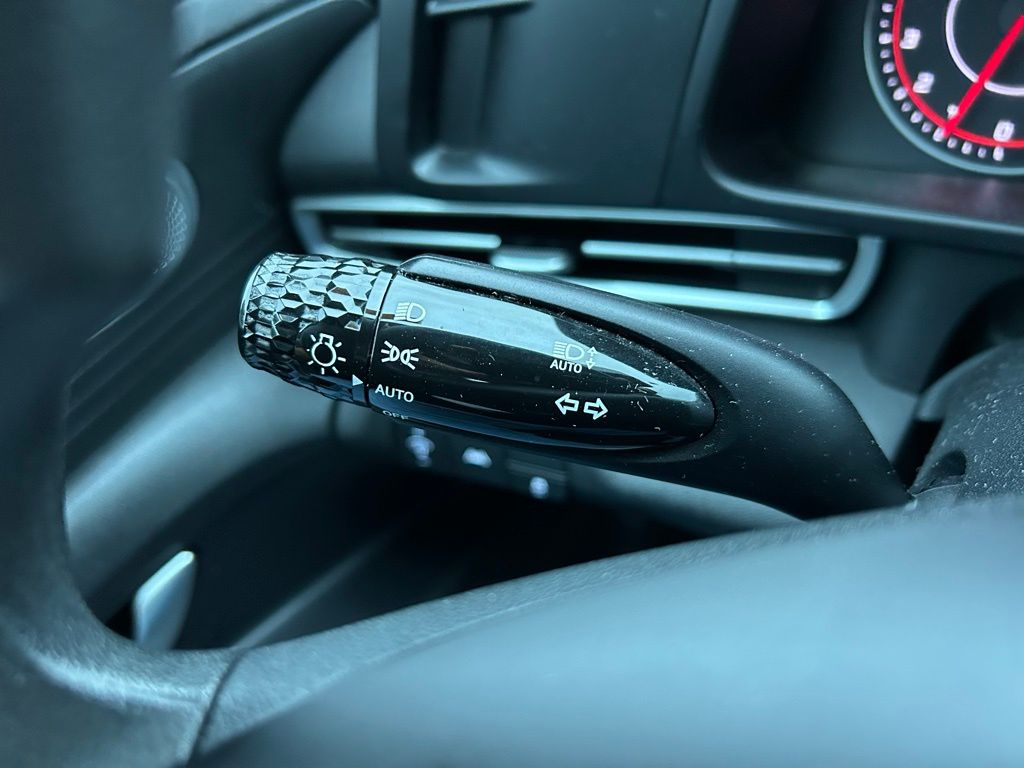 Thumbnail: 2021 Hyundai Elantra - 21