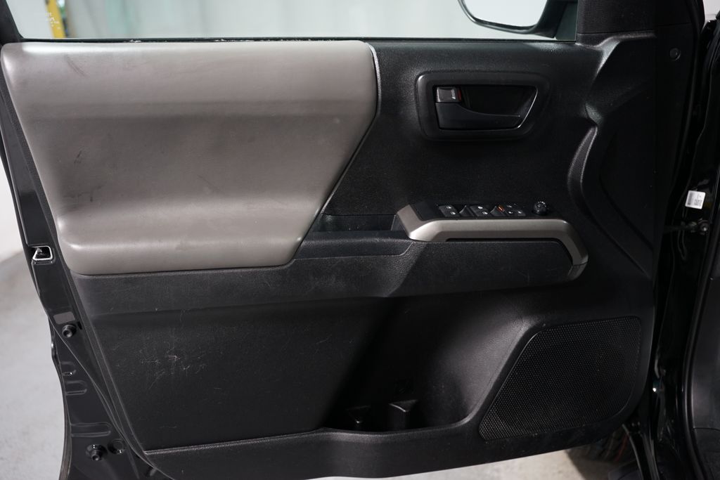 2021 Toyota Tacoma SR5 27