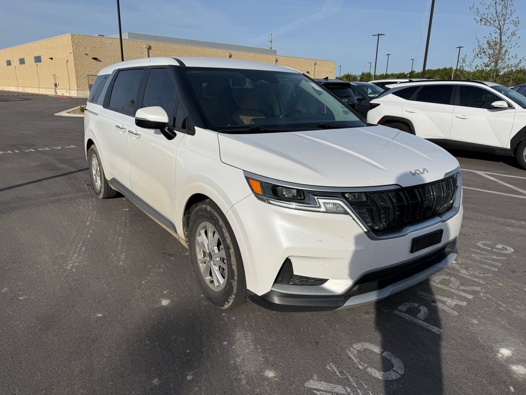 Thumbnail: 2022 Kia Carnival - 3