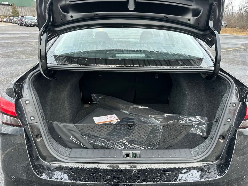 2025 Nissan Versa 1.6 SV photo