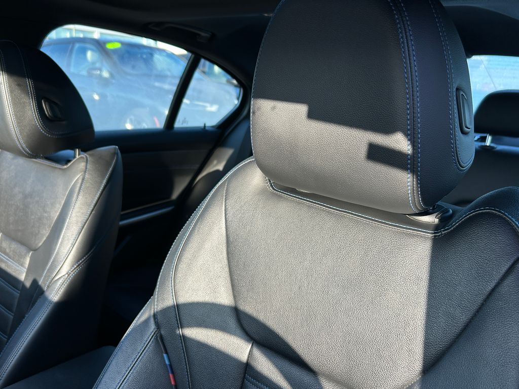 Thumbnail: 2021 BMW 3 Series - 14