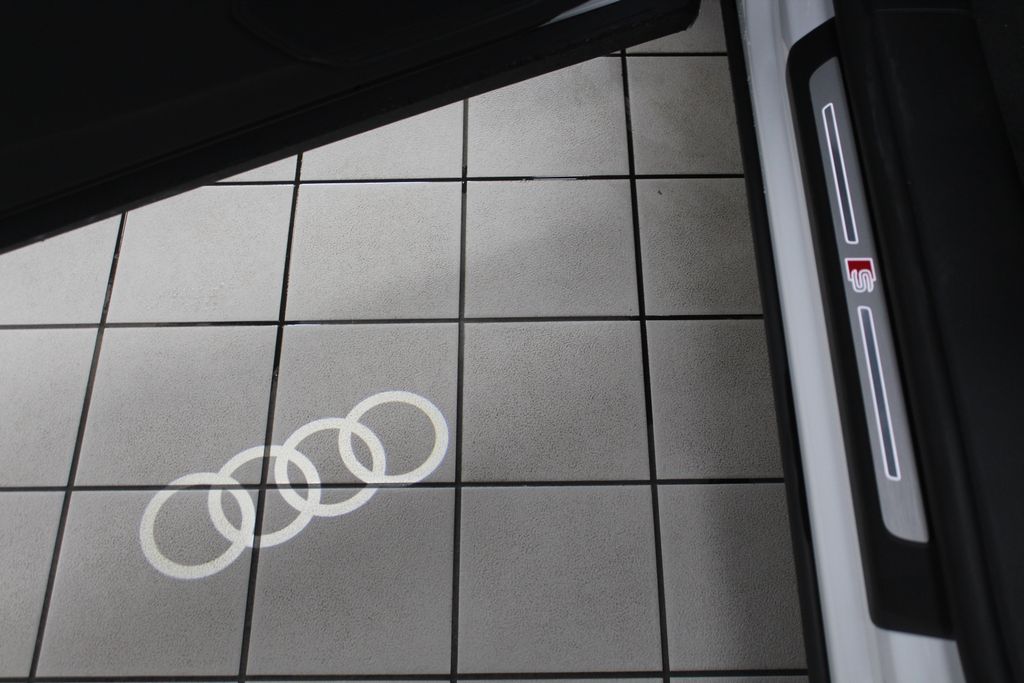 Thumbnail: 2026 Audi Q8 - 15