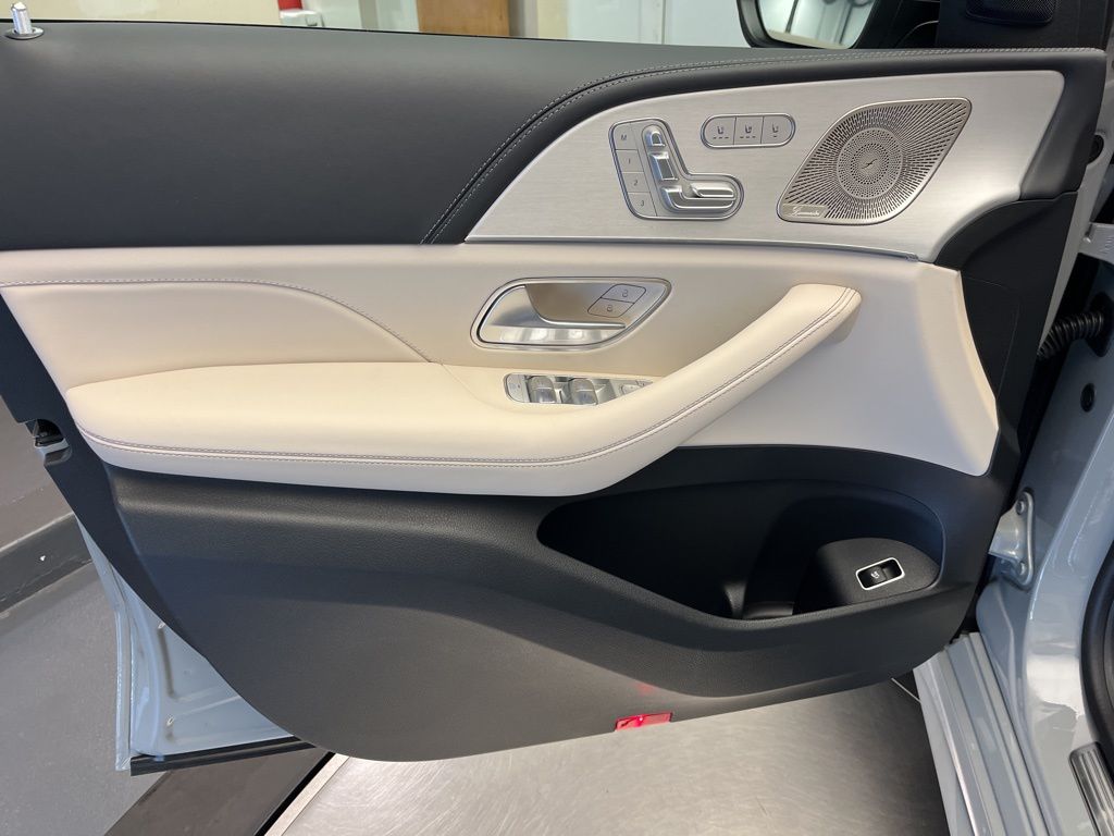 Thumbnail: 2026 Mercedes-Benz GLE - 11