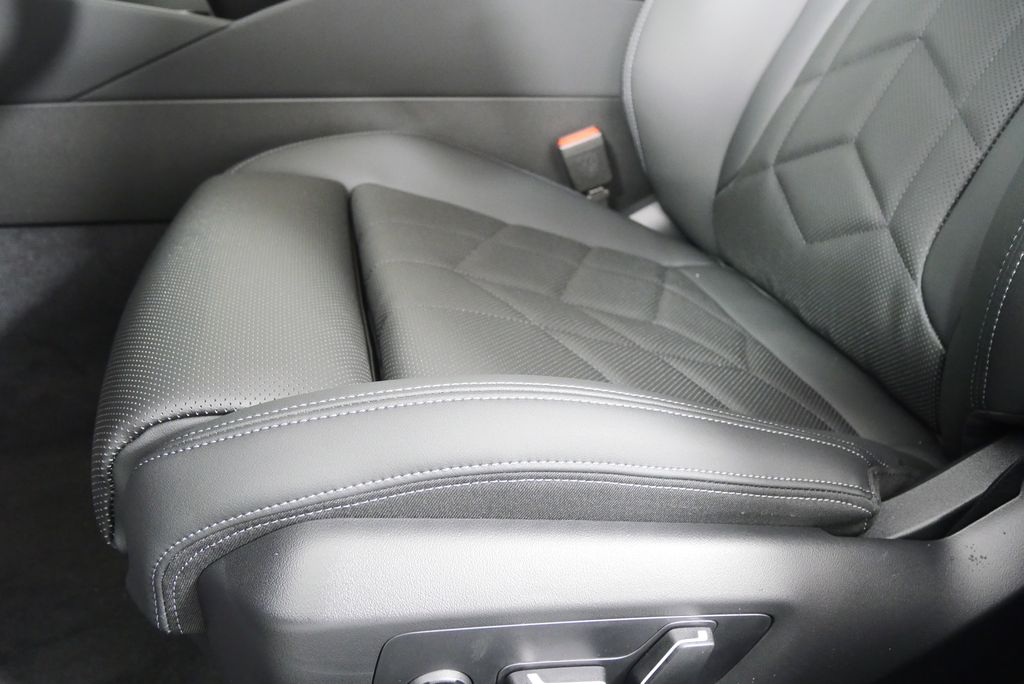 Thumbnail: 2026 BMW 5 Series - 10