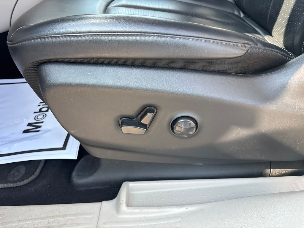 Used 2023 Chrysler Pacifica Van