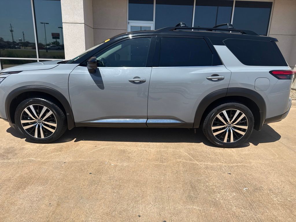  2024 Nissan Pathfinder Platinum FWD   