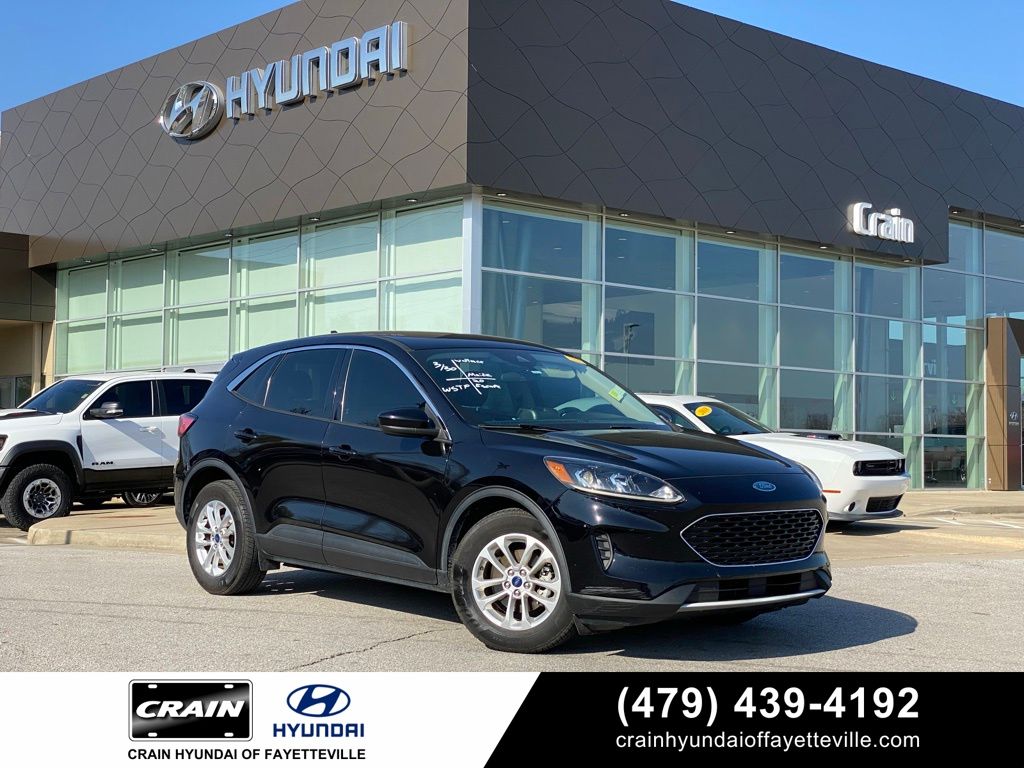 Black 2020 Ford Escape SE FWD SUV / Crossover Front-Wheel Drive 8-Speed Automatic