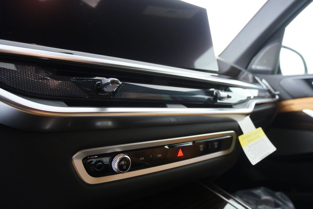 Thumbnail: 2026 BMW X5 - 21