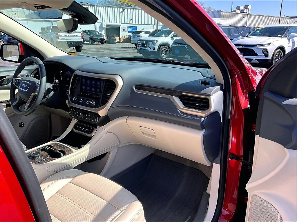 2023 GMC Acadia — photo 13