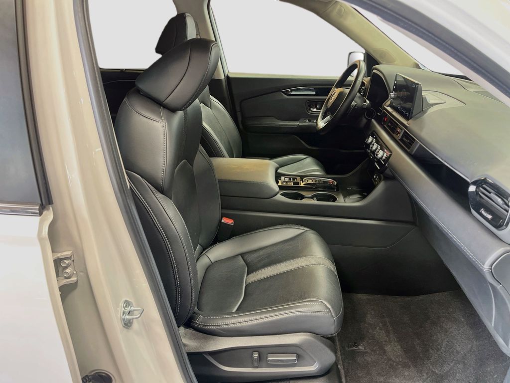 Used 2025 White Honda EX-L image 28