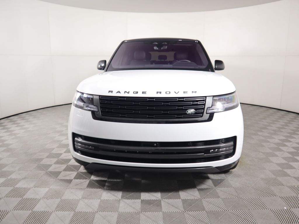 2023 Land Rover Range Rover SE 2