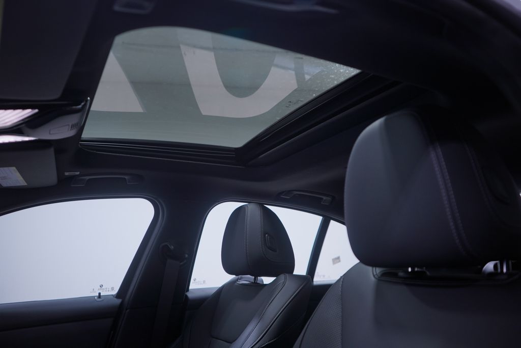 2025 BMW 3 Series 330i 8