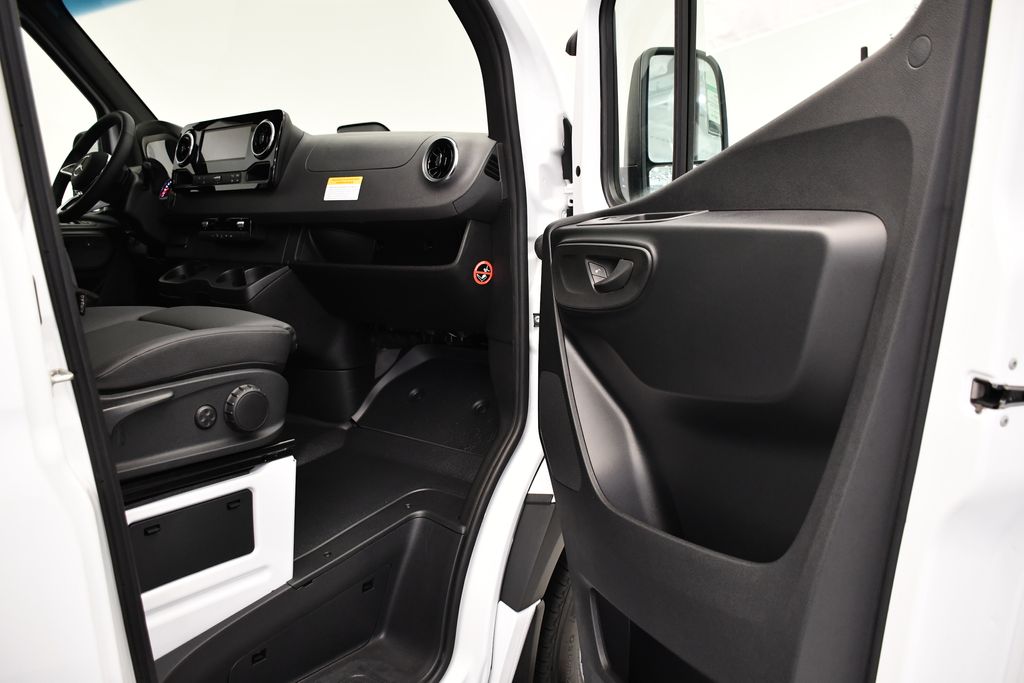2025 Mercedes-Benz Sprinter 2500 31