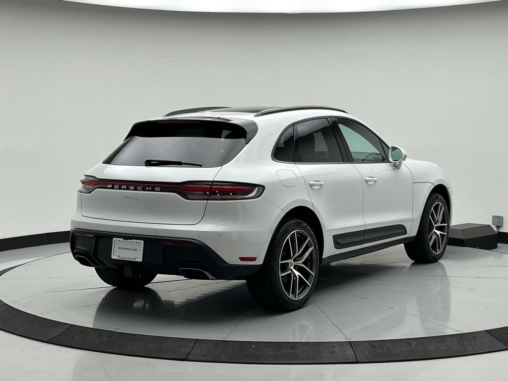 Thumbnail: 2025 Porsche Macan - 9