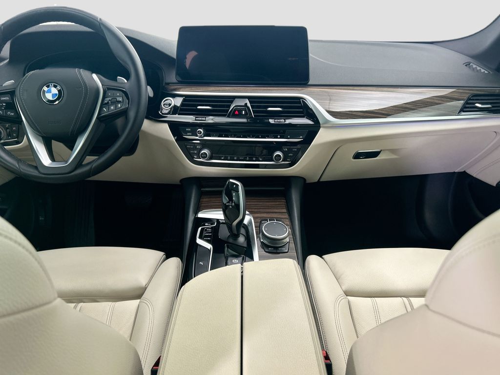 Thumbnail: 2022 BMW 5 Series - 13