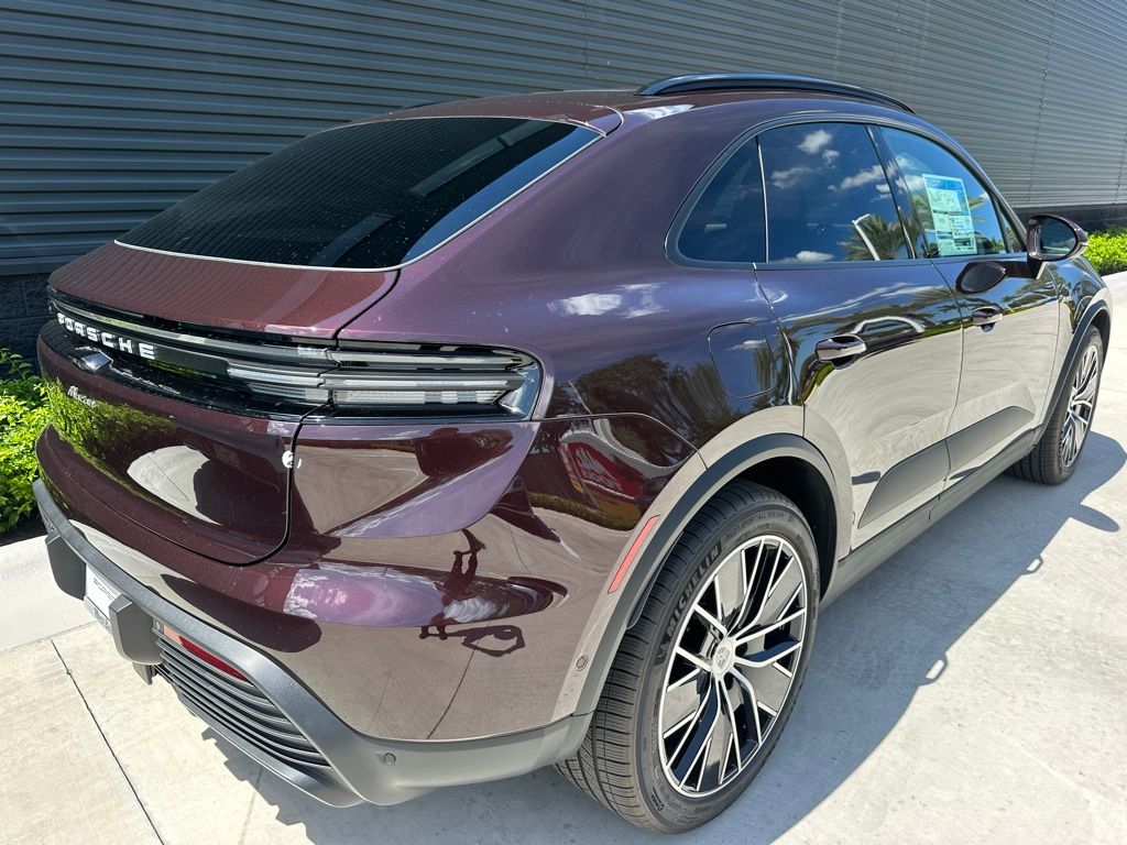 Thumbnail: 2025 Porsche Macan - 9