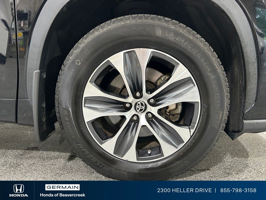 Used 2020 Black Toyota XLE image 12