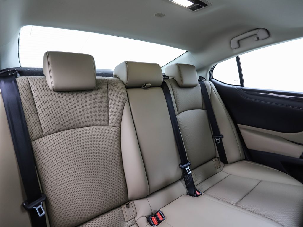 Thumbnail: 2019 Lexus ES - 28