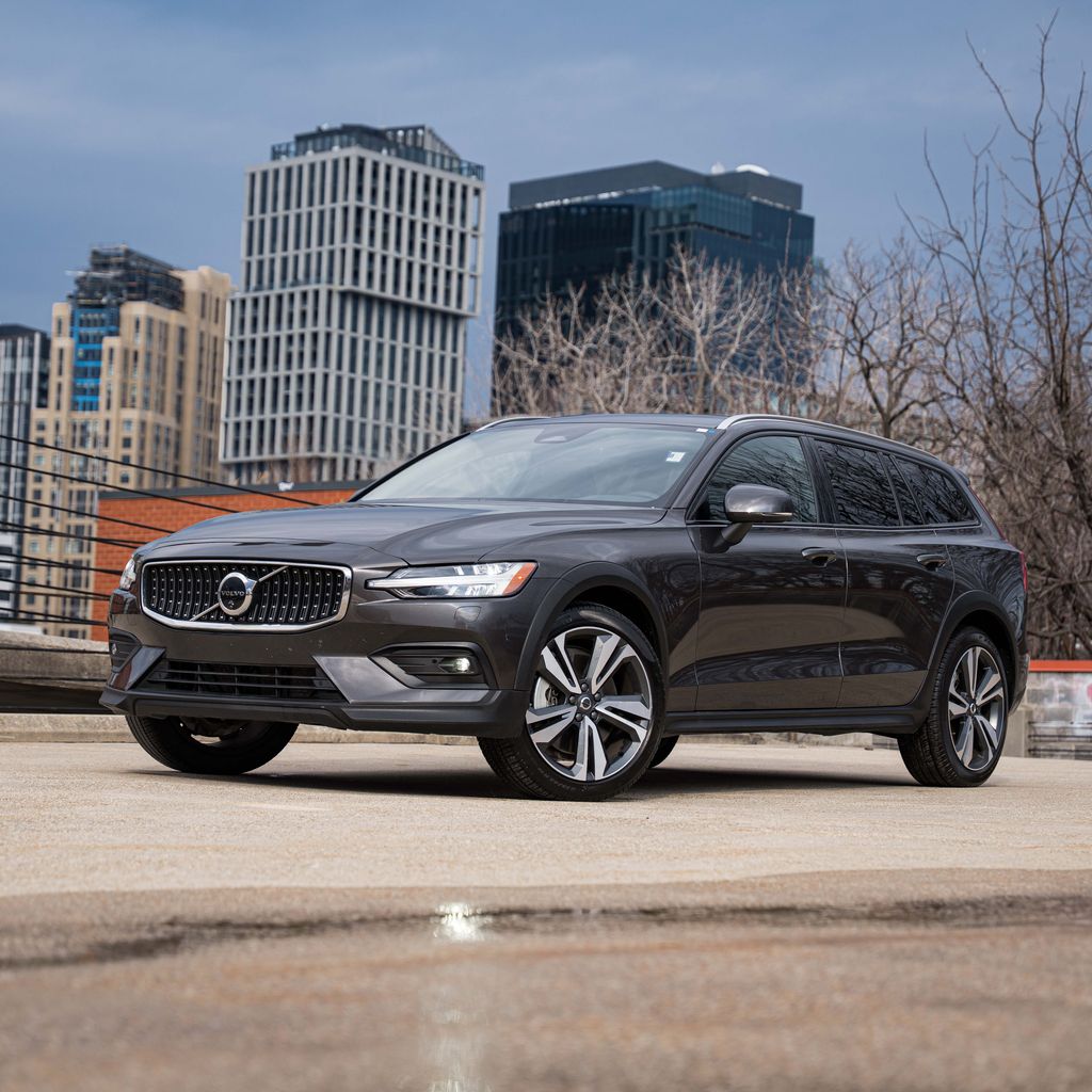 2025 Volvo V60 Cross Country B5 Plus AWD