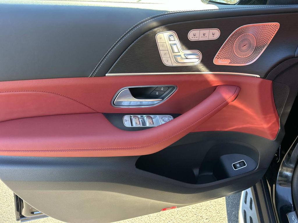 Thumbnail: 2026 Mercedes-Benz GLE - 16