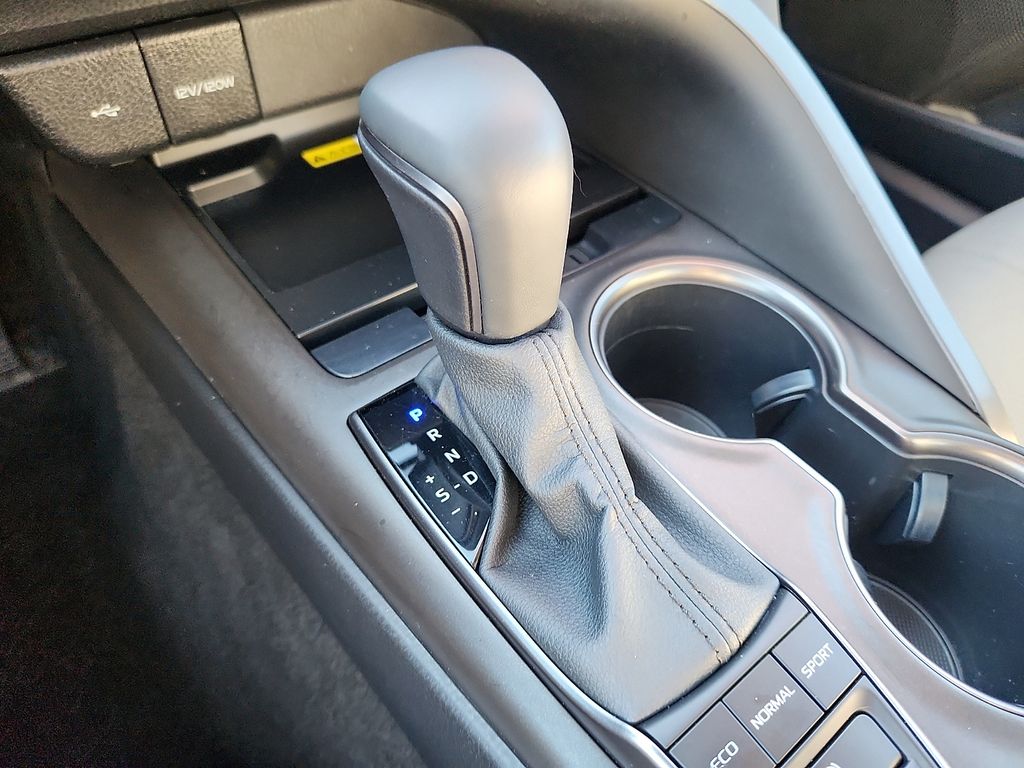 Thumbnail: 2023 Toyota Camry - 17