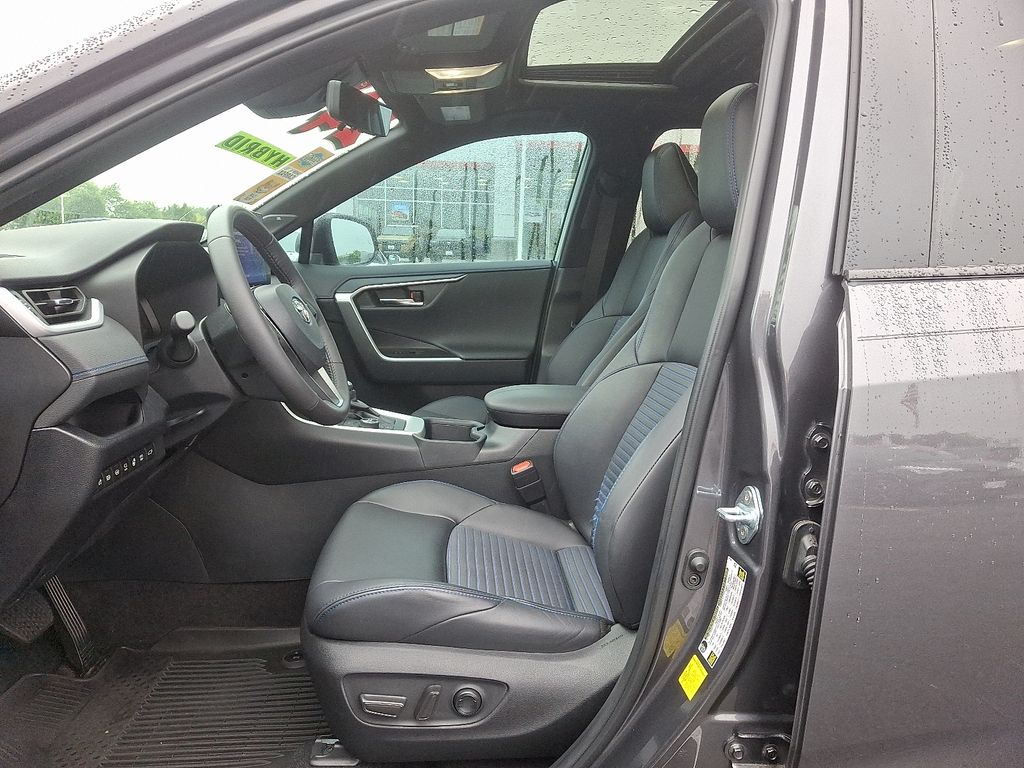 2024 Toyota RAV4 XSE 14