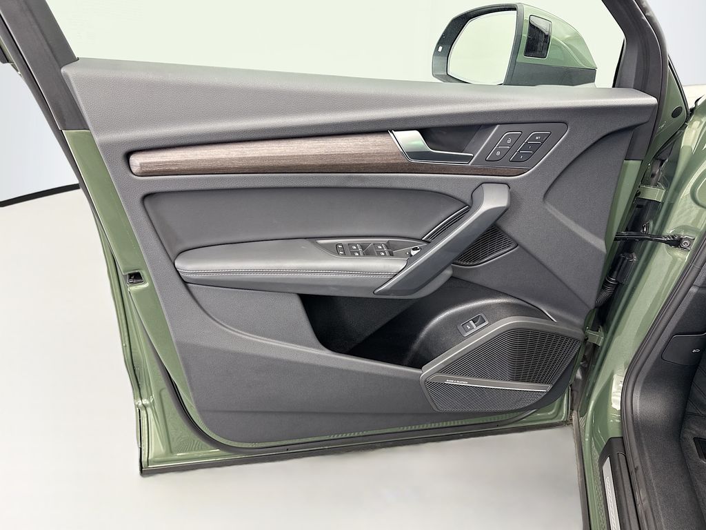 Thumbnail: 2025 Audi Q5 - 23