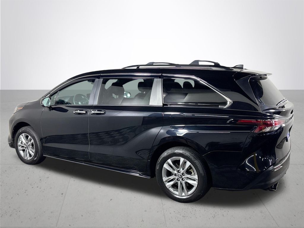 2023 Toyota Sienna Woodland Edition