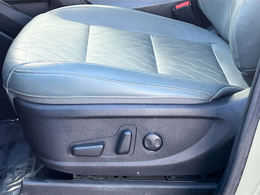 Used 2024 Green Kia EX X-Line image 19