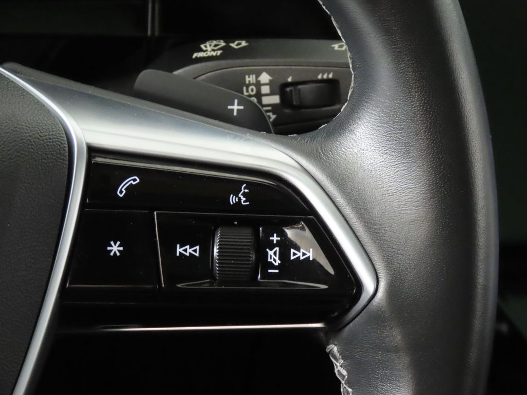 Thumbnail: 2022 Audi e-tron - 18