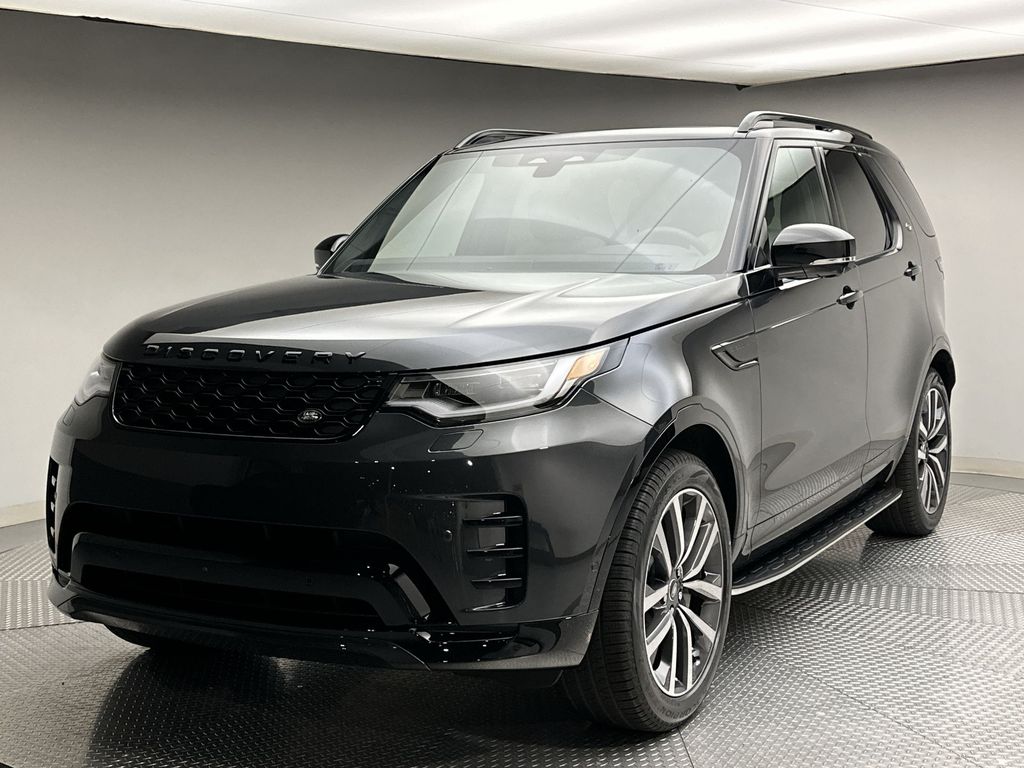 2024 Land Rover Discovery Dynamic SE Hero Image