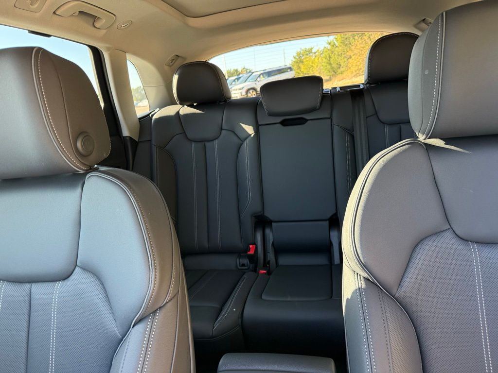 Thumbnail: 2025 Audi Q5 - 21