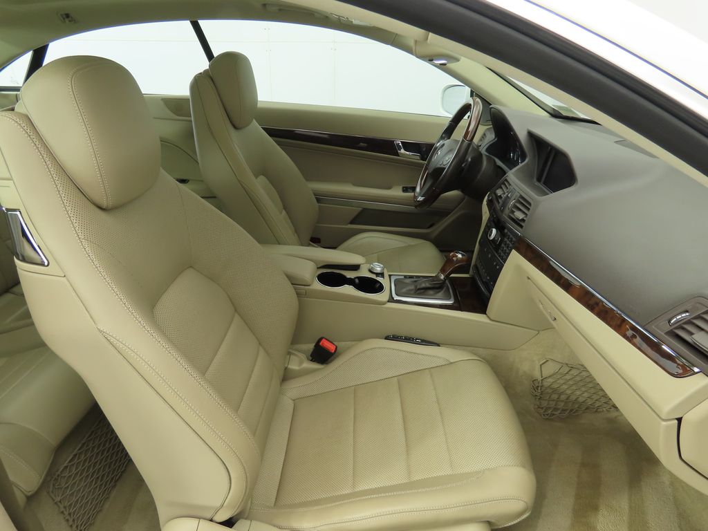 Thumbnail: 2010 Mercedes-Benz E-Class - 21