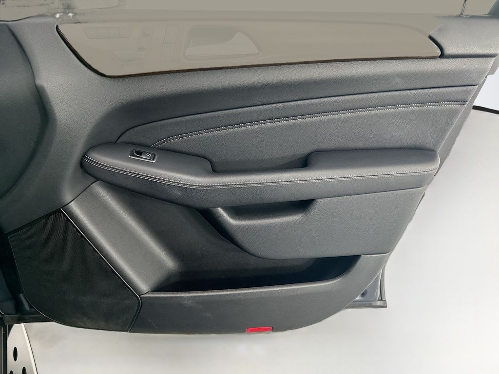 Thumbnail: 2012 Mercedes-Benz M-Class - 24