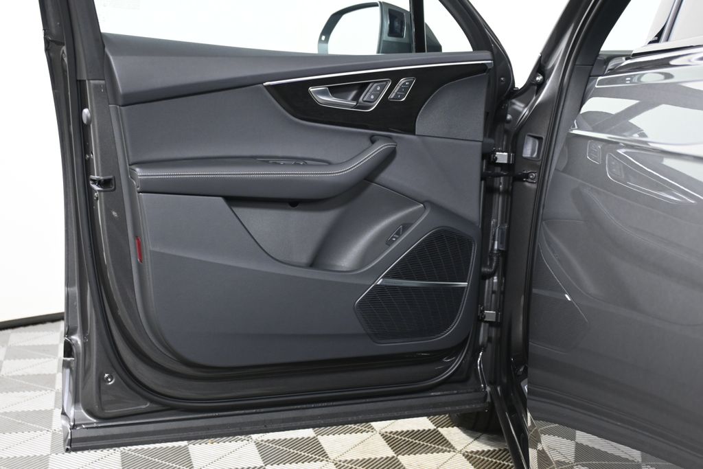 Thumbnail: 2026 Audi Q7 - 23