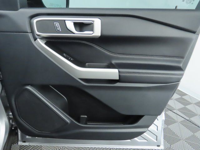 Thumbnail: 2022 Ford Explorer - 26