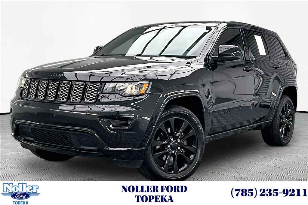 Diamond Black Crystal Pearlcoat 2020 Jeep Grand Cherokee Altitude 4WD SUV / Crossover Four-Wheel Drive 8-Speed Automatic