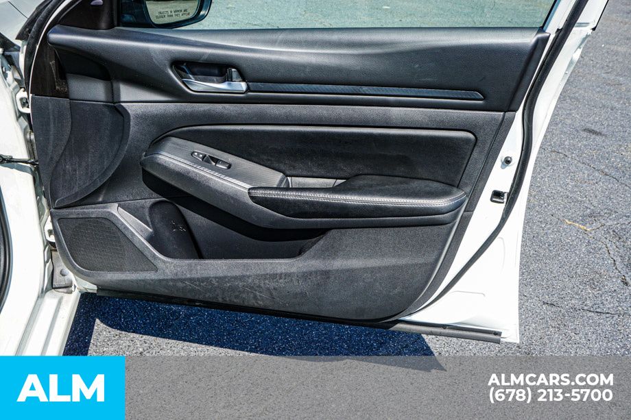 Used 2025 White Nissan 2.5 SV image 48