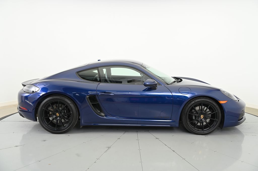 2022 Porsche 718 Cayman GTS 2