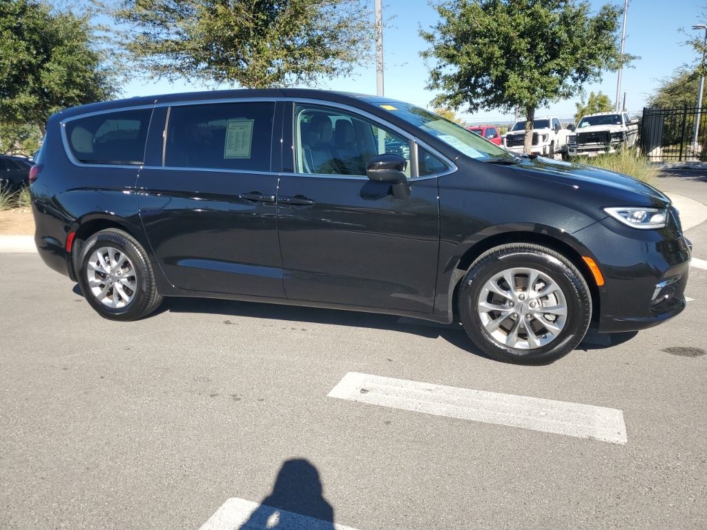 Used Car 2023 Chrysler Pacifica  Touring L For Sale Under $40,000 In Austin, Texas