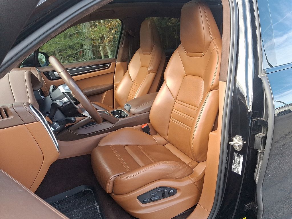 Thumbnail: 2023 Porsche Cayenne - 13