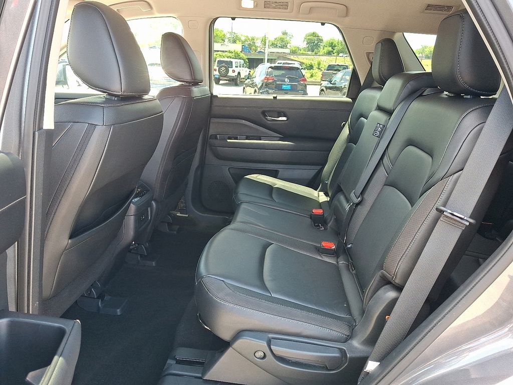 2024 Nissan Pathfinder — photo 11