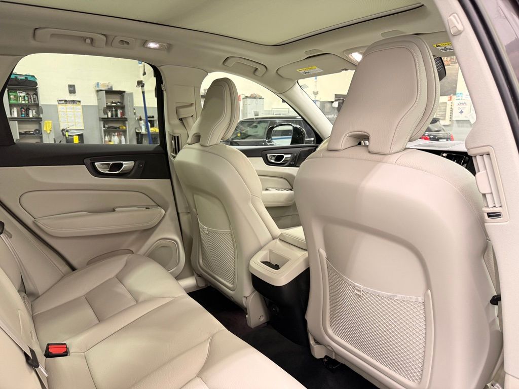 Thumbnail: 2023 Volvo XC60 - 25