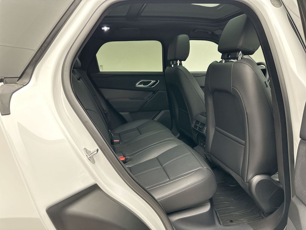 2025 Land Rover Range Rover Velar Dynamic SE 4