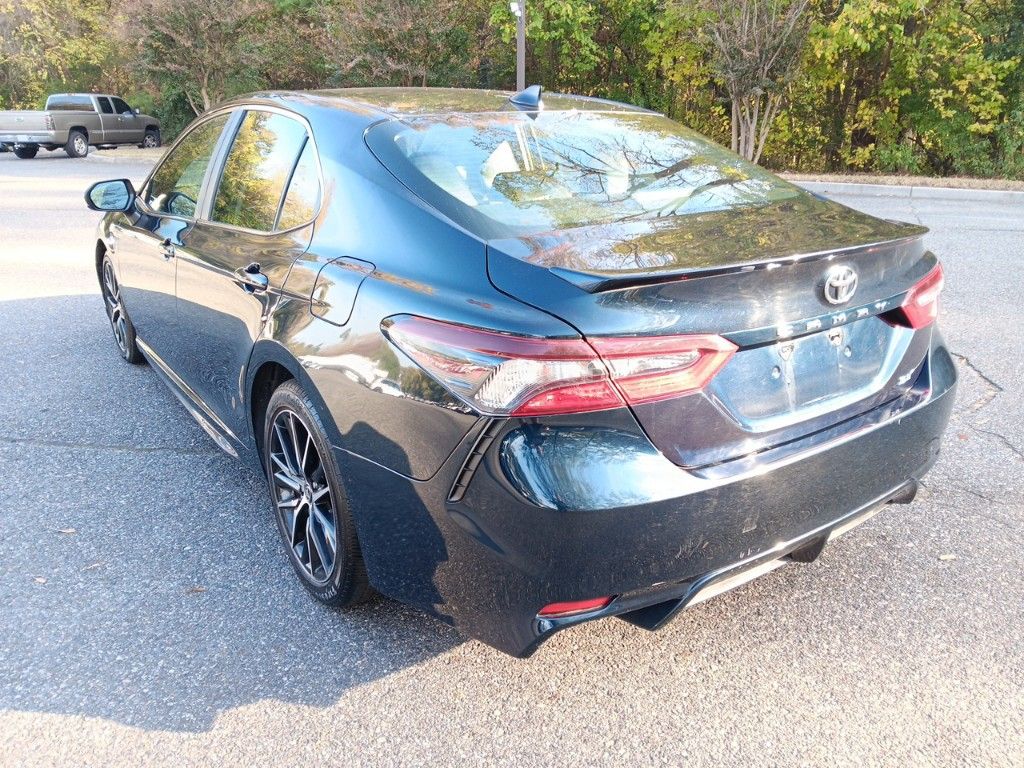 2021 Toyota Camry SE 3