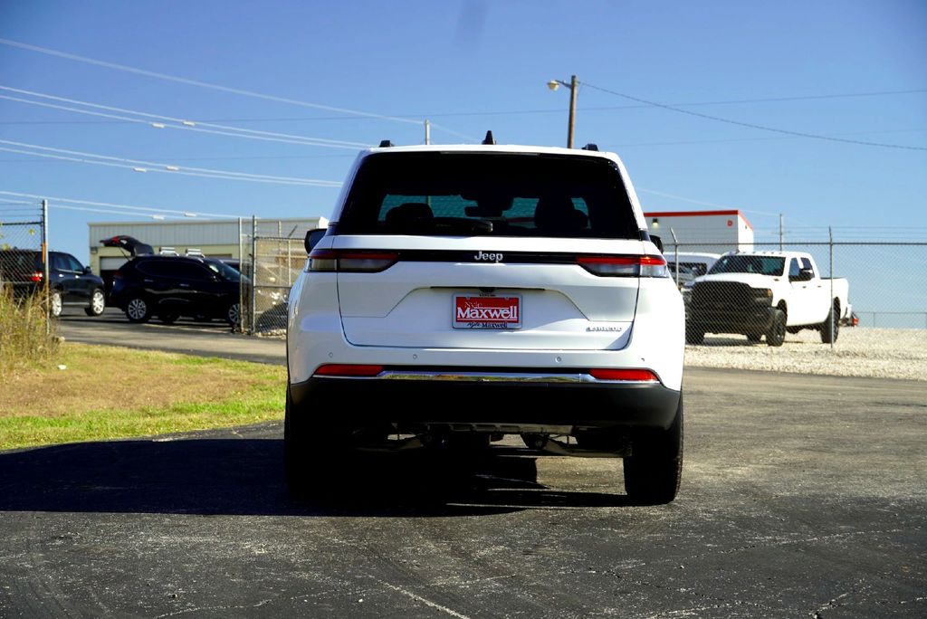 New Car 2025 Jeep Grand Cherokee  Laredo For Sale Under $35,000 In Taylor, Texas